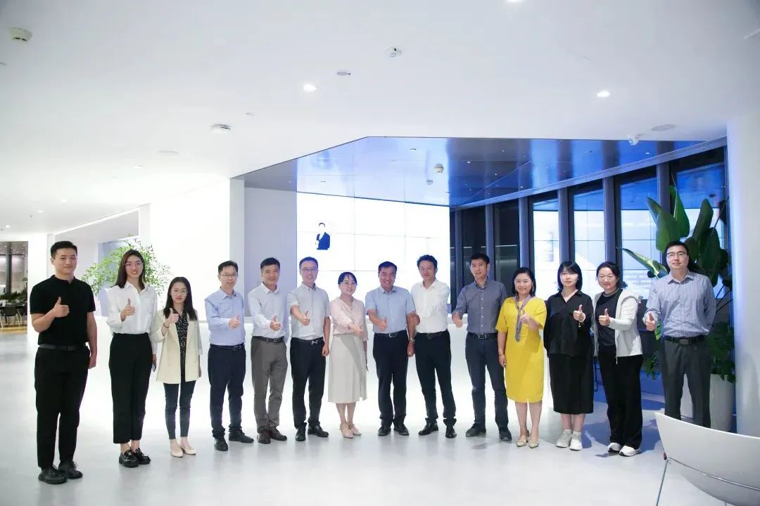 c9b124802cd547fbf79d90fb32a35e23.jpg