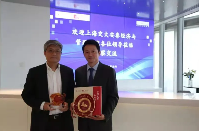 Fangruo Chen, Dean of Antai College of Economics & Management of Shanghai Jiao Tong University，along with his delegation visited Sunhold Shanghai Tower Reception Office.